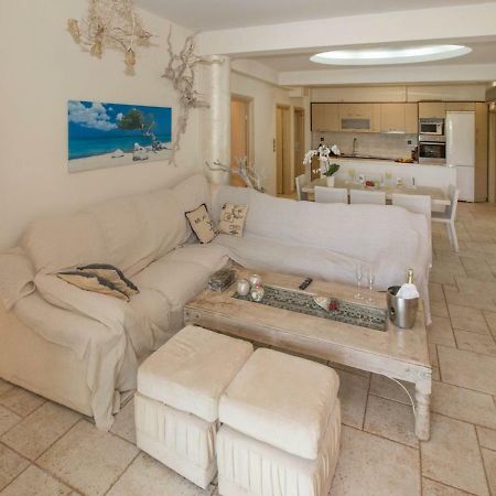 הוילה Family Getaway In Marathon By Ghh מראה חיצוני תמונה