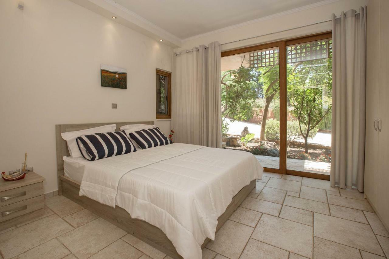 הוילה Family Getaway In Marathon By Ghh מראה חיצוני תמונה