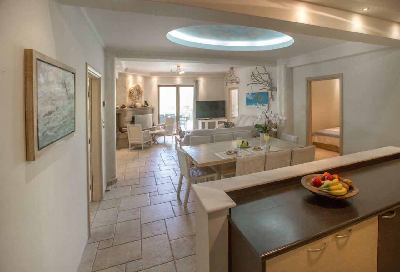 הוילה Family Getaway In Marathon By Ghh מראה חיצוני תמונה