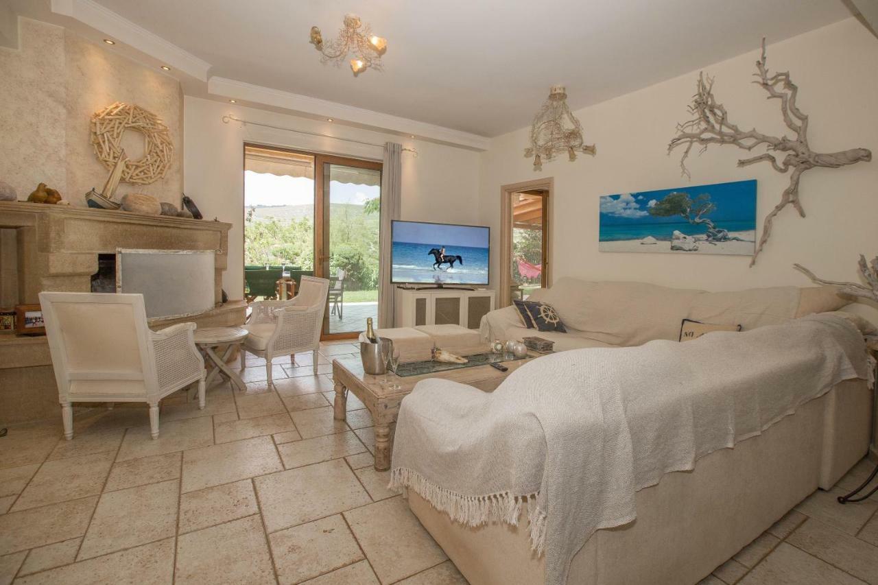 הוילה Family Getaway In Marathon By Ghh מראה חיצוני תמונה