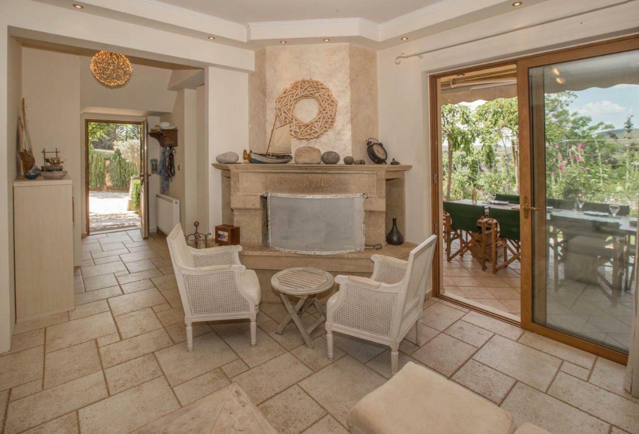 הוילה Family Getaway In Marathon By Ghh מראה חיצוני תמונה