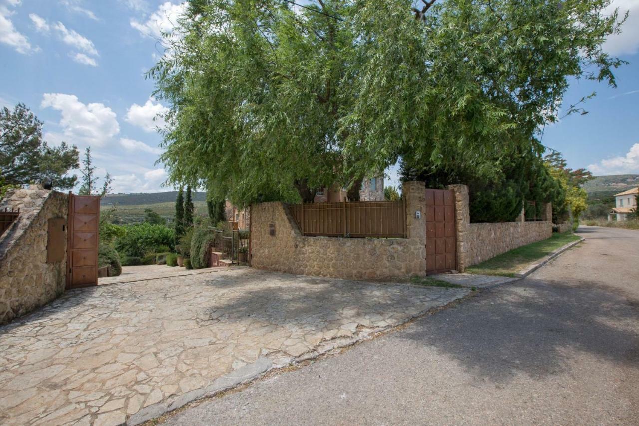 הוילה Family Getaway In Marathon By Ghh מראה חיצוני תמונה