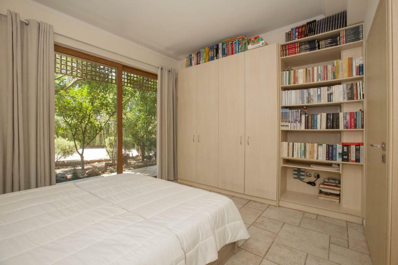 הוילה Family Getaway In Marathon By Ghh מראה חיצוני תמונה
