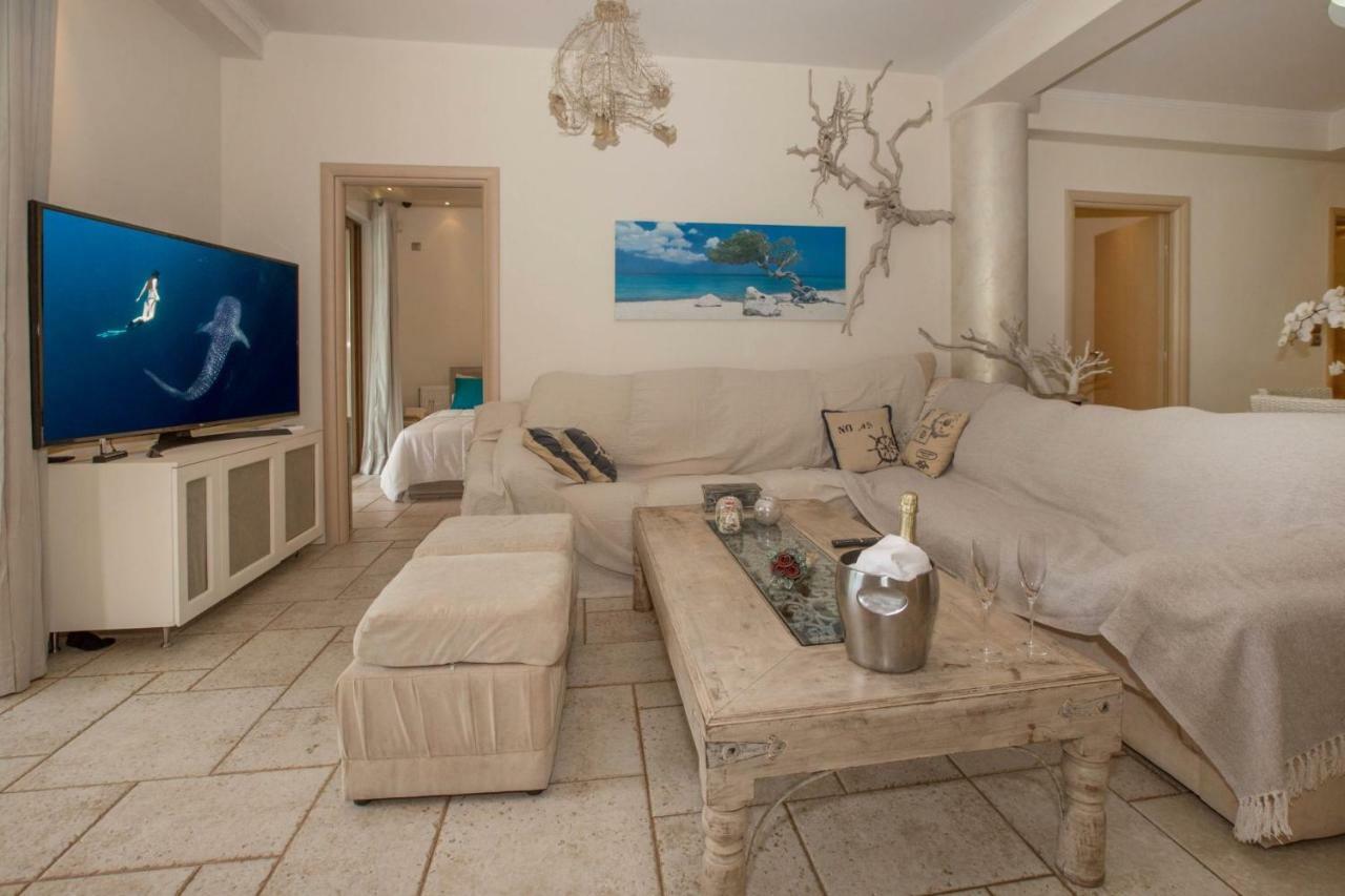 הוילה Family Getaway In Marathon By Ghh מראה חיצוני תמונה
